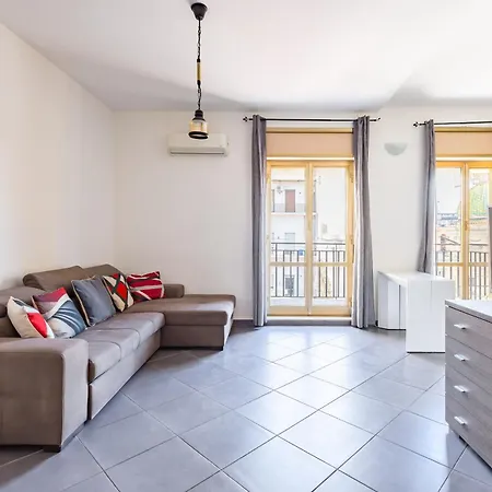 Revolutionary Near Duomo Station Appartamento