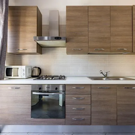 Revolutionary Near Duomo Station Napoli